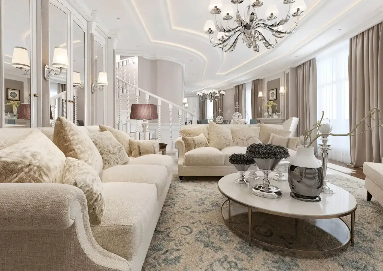 Elegancki salon w stylu glamour z wygodnymi sofami, ozdobnym żyrandolem i lustrzanymi panelami.